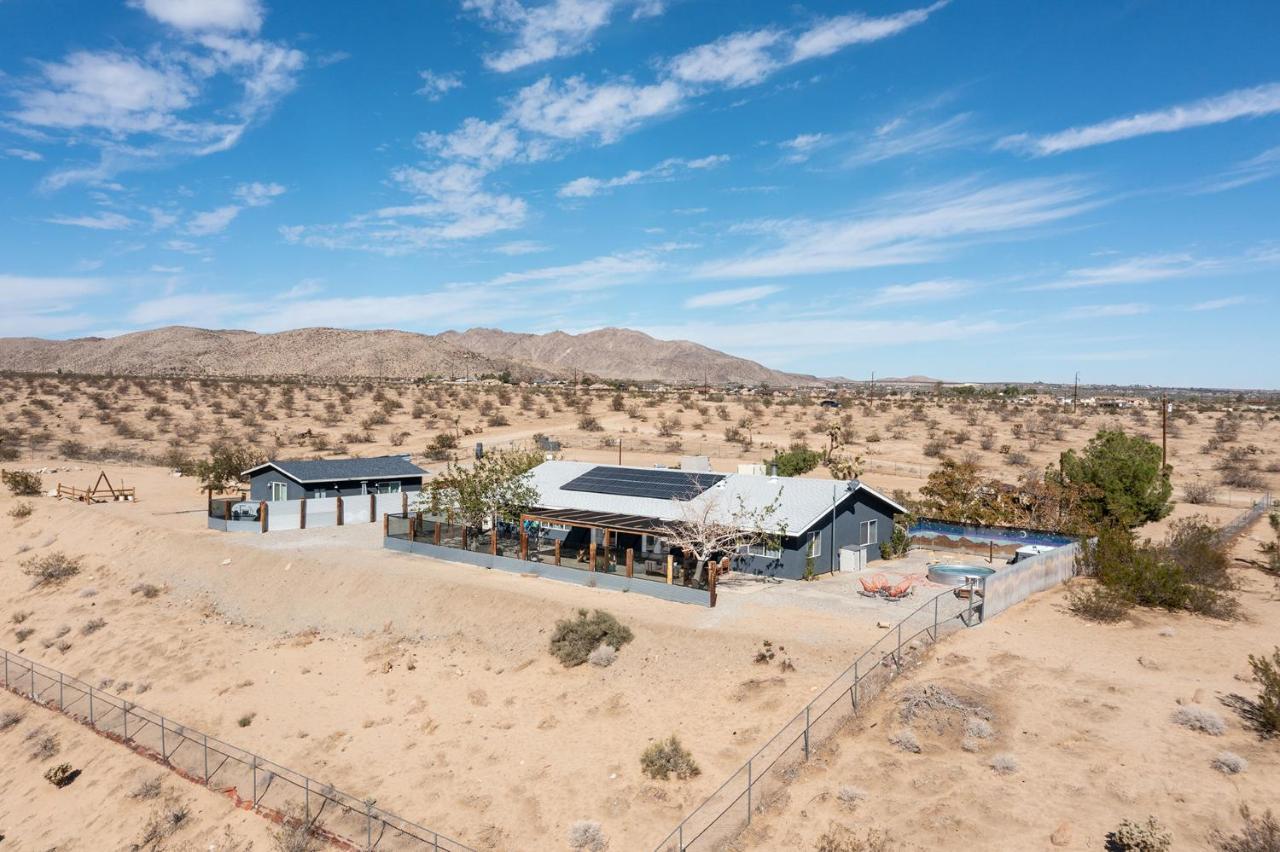 Sapphire Haven + Casita! Pool + Spa + Movie Theatre + 10 Min To Monument! Joshua Tree Exterior foto