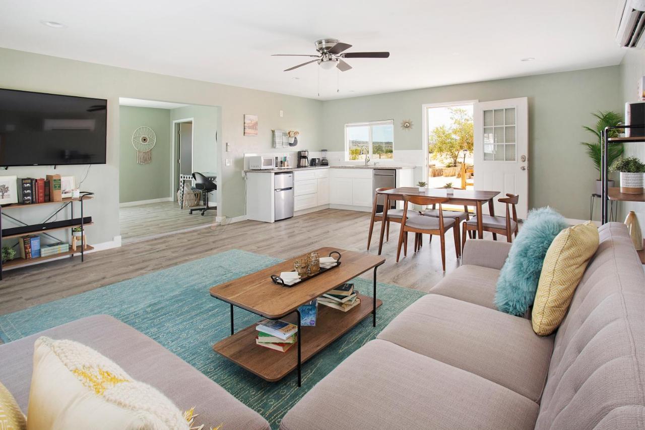 Sapphire Haven + Casita! Pool + Spa + Movie Theatre + 10 Min To Monument! Joshua Tree Exterior foto
